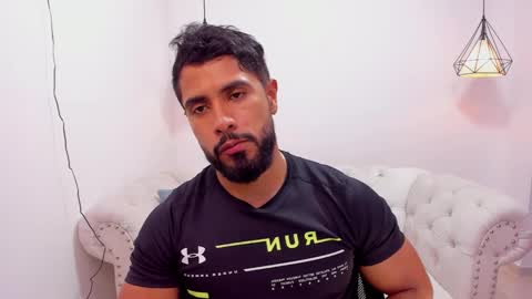 Snapshot of santiago_huntt chatting on December 4, 4:49 pm santiago_huntt online show from December 4, 4:49 pm