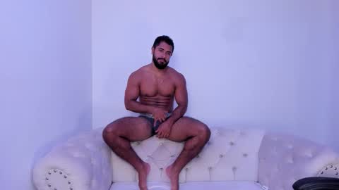 Snapshot of santiago_huntt chatting on October 14, 10:39 pm santiago_huntt online show from October 14, 10:39 pm