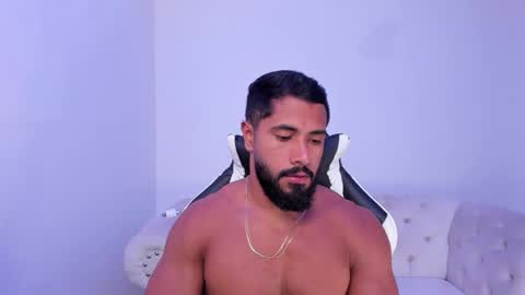 santiago_huntt online show from November 13, 10:24 pm