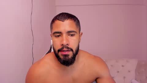 Snapshot of santiago_huntt chatting on February 19, 12:22 pm santiago_huntt online show from February 19, 12:22 pm