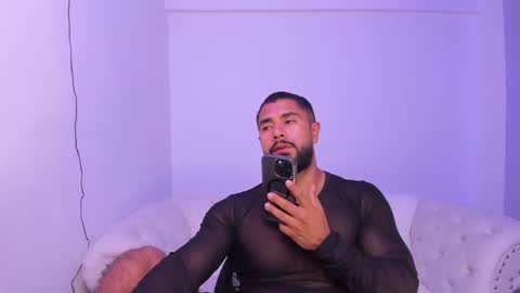 Snapshot of santiago_huntt chatting on January 20, 11:32 pm santiago_huntt online show from January 20, 11:32 pm