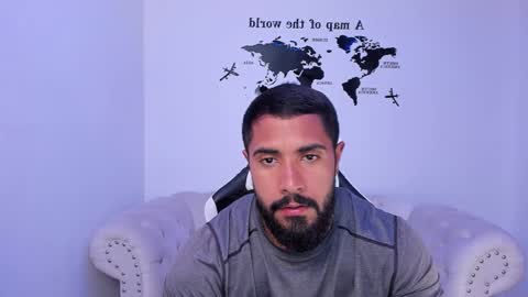 Snapshot of santiago_huntt chatting on October 2, 10:25 pm santiago_huntt online show from October 2, 10:25 pm