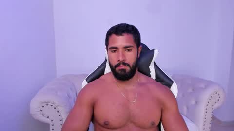 Snapshot of santiago_huntt chatting on October 18, 12:26 am santiago_huntt online show from October 18, 12:26 am
