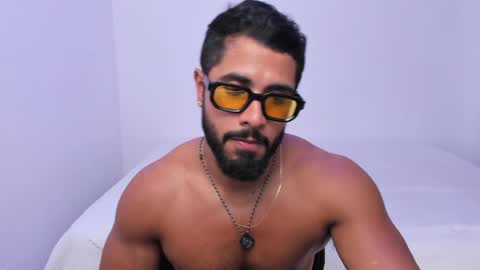santiago_huntt online show from April 24, 8:22 pm