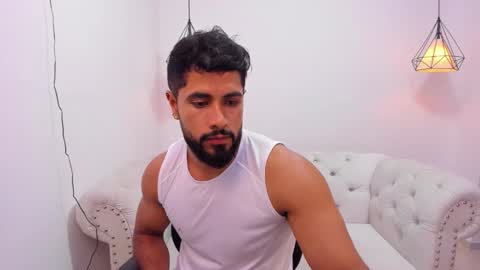 Snapshot of santiago_huntt chatting on December 3, 5:01 pm santiago_huntt online show from December 3, 5:01 pm