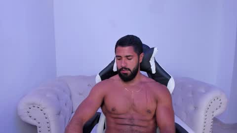 Snapshot of santiago_huntt chatting on October 11, 12:36 am santiago_huntt online show from October 11, 12:36 am
