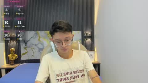 Snapshot of santiago_russo18 chatting on September 27, 12:25 pm santiago_russo18 online show from September 27, 12:25 pm