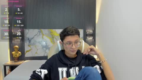 Snapshot of santiago_russo18 chatting on October 6, 12:32 pm santiago_russo18 online show from October 6, 12:32 pm