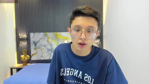 Snapshot of santiago_russo18 chatting on September 28, 12:36 pm santiago_russo18 online show from September 28, 12:36 pm