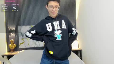 Snapshot of santiago_russo18 chatting on October 9, 1:16 pm santiago_russo18 online show from October 9, 1:16 pm