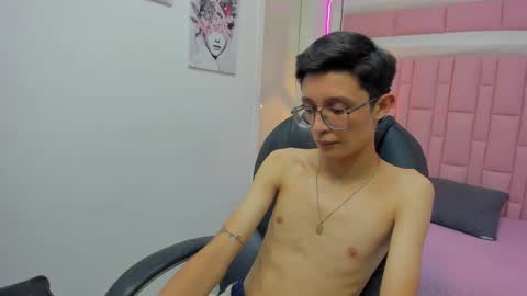 Snapshot of santiago_russo18 chatting on October 4, 9:52 pm santiago_russo18 online show from October 4, 9:52 pm
