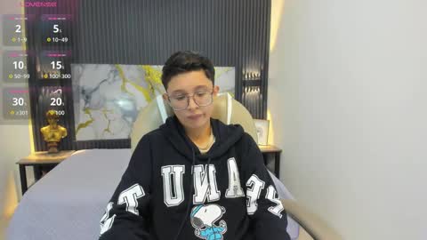 Snapshot of santiago_russo18 chatting on September 26, 12:03 pm santiago_russo18 online show from September 26, 12:03 pm
