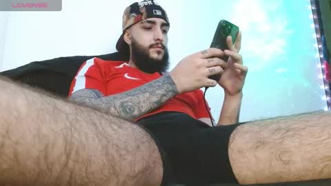 Santiago Hincapiie online show from April 18, 1:40 am