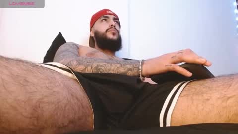 Santiago Hincapiie online show from April 28, 2:27 am