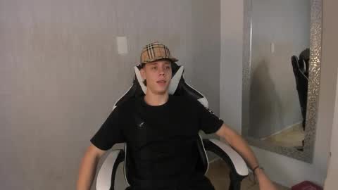 Julius Novachrono  online show from November 4, 7:37 pm