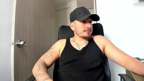 santiduque11 online show from September 24, 7:56 pm