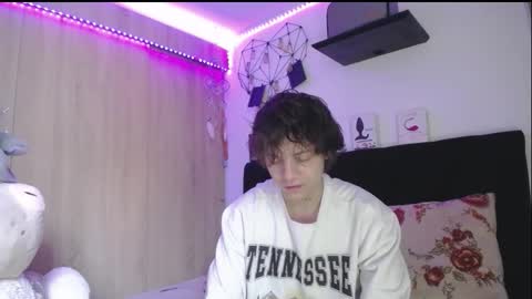 Santii online show from March 30, 1:34 pm