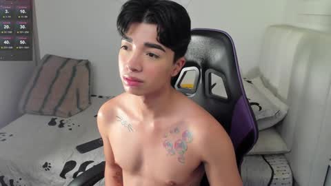 Snapshot of santy7u7 chatting on February 5, 1:22 pm Mr. Santiago online show from February 5, 1:22 pm