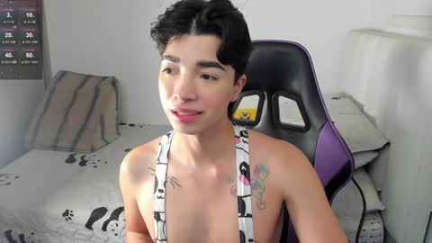 Snapshot of santy7u7 chatting on February 8, 1:33 pm Mr. Santiago online show from February 8, 1:33 pm