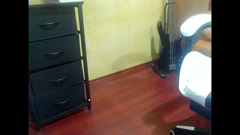 saturno_97 online show from January 12, 8:36 pm