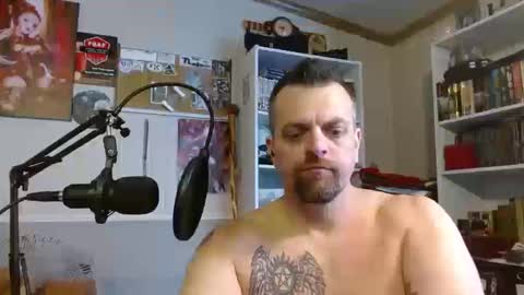 Snapshot of scarecrow2wm chatting on October 19, 5:49 pm Kent Clark online show from October 19, 5:49 pm