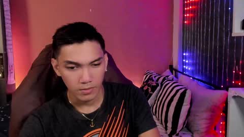 Snapshot of scorphoenix chatting on February 6, 11:37 pm Not Angelo online show from February 6, 11:37 pm