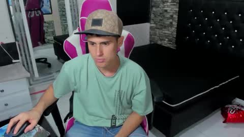 Snapshot of scott_fosterx chatting on September 18, 1:24 pm scott fosterx online show from September 18, 1:24 pm