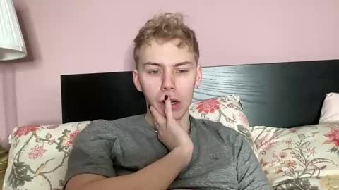 Snapshot of scottish_twink01 chatting on October 14, 12:12 pm danny online show from October 14, 12:12 pm