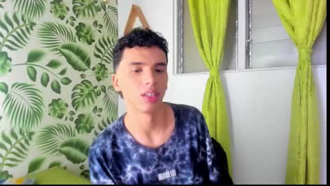 Snapshot of seantroyy chatting on February 26, 4:25 am Sean online show from February 26, 4:25 am