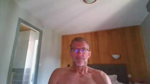 seb846894 online show from June 7, 8:43 am