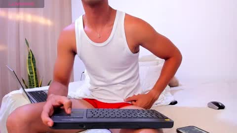 Snapshot of sebastian_dash chatting on January 10, 10:15 pm SEBAS online show from January 10, 10:15 pm