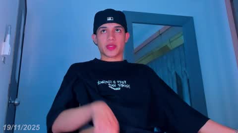 Sebastian online show from November 19, 9:14 pm