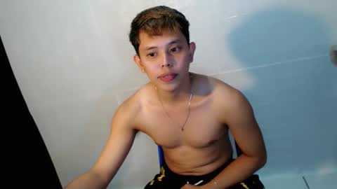 Max online show from May 3, 5:59 pm