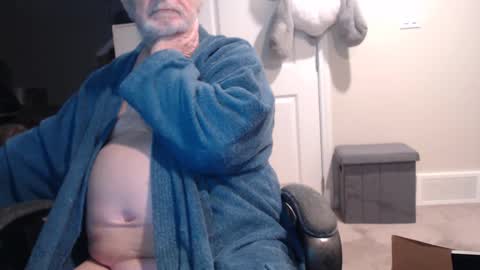 Snapshot of selkie2s chatting on February 11, 11:43 am selkie2s online show from February 11, 11:43 am
