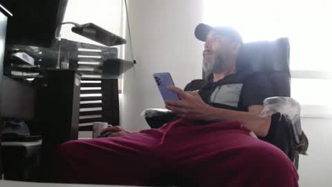 hetero serio discreto online show from April 27, 10:48 pm