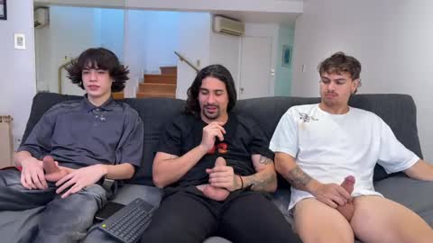 Andrea and Anna online show from April 22, 7:40 pm