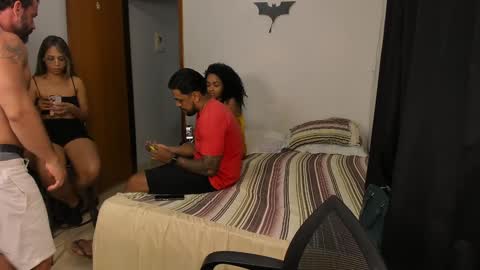 Snapshot of sexyflightz chatting on January 18, 2:18 am chris online show from January 18, 2:18 am