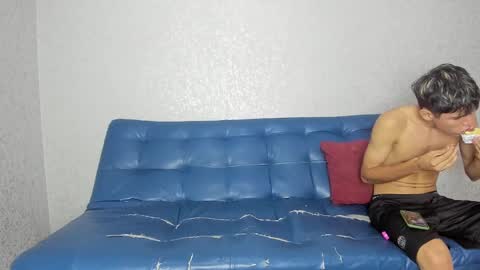 Snapshot of sexys_boys18 chatting on December 10, 4:02 am MATIAS-18 THIAHO -18 MAX-19 NICOKALY-19 CAIN-19 MOD ESTEBAN online show from December 10, 4:02 am