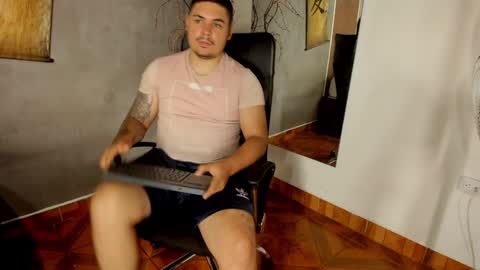 Snapshot of sharkmerlin chatting on February 1, 3:18 pm jhon deibyd online show from February 1, 3:18 pm
