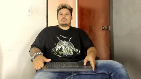 Snapshot of sharkmerlin chatting on January 13, 1:39 pm jhon deibyd online show from January 13, 1:39 pm