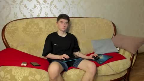 Max online show from December 18, 5:20 pm