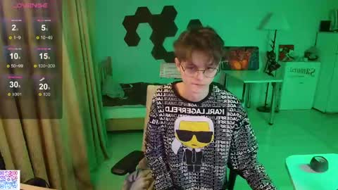 shiromy_ online show from April 30, 11:09 pm