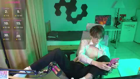 shiromy_ online show from February 6, 6:27 pm