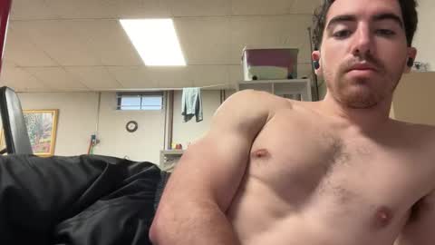 shirtlesshunk15 online show from June 9, 3:36 pm