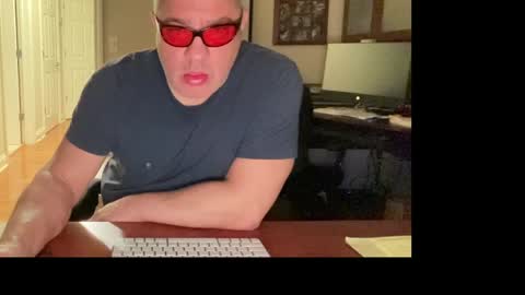 Chicago Guy online show from April 18, 3:52 am