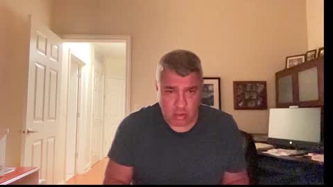 Snapshot of showmet chatting on October 12, 6:51 am Chicago Guy online show from October 12, 6:51 am