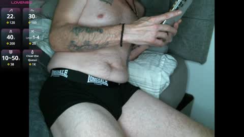 Snapshot of showoffjay46 chatting on February 4, 2:39 am showofjay online show from February 4, 2:39 am