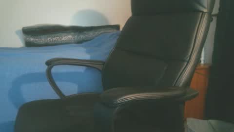 shyboyhugecum2020 online show from April 21, 3:02 am