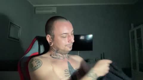 sidvicious23cm online show from February 3, 6:24 pm