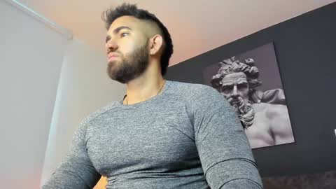 Snapshot of simon_leon01 chatting on December 12, 11:29 am simon_leon01 online show from December 12, 11:29 am